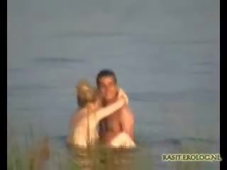 Couple Captured Having dirty movie In Lake